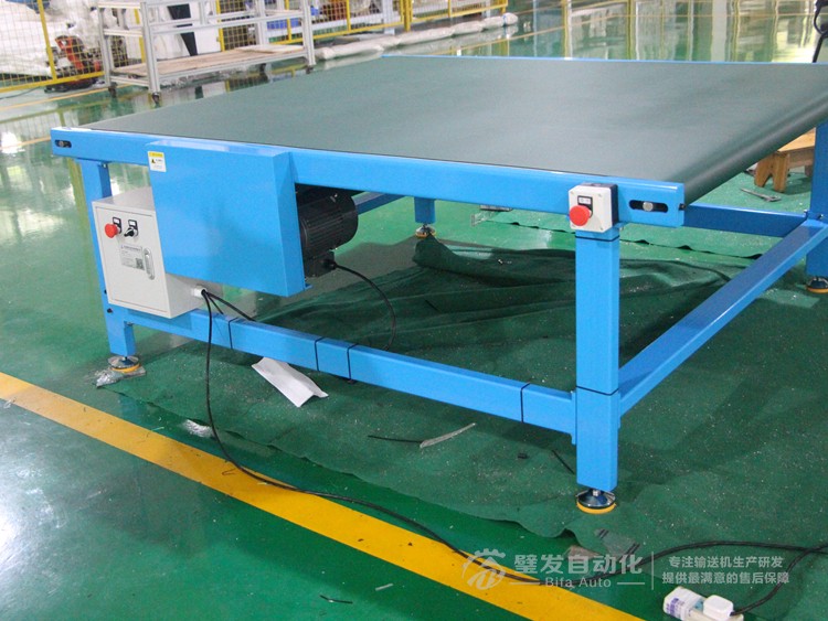 藍(lán)色碳鋼烤漆大線結(jié)構(gòu)皮帶輸送機 藍(lán)色碳鋼烤漆大線結(jié)構(gòu)皮帶輸送機