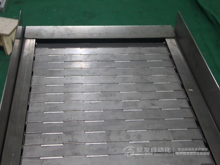 帶擋邊不銹鋼鏈板輸送機(jī) 帶擋邊不銹鋼鏈板輸送機(jī)