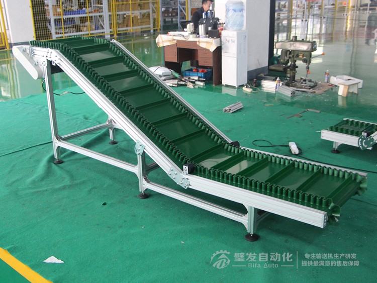 Z字型裙邊擋板爬坡輸送機 Z字型裙邊擋板爬坡輸送機