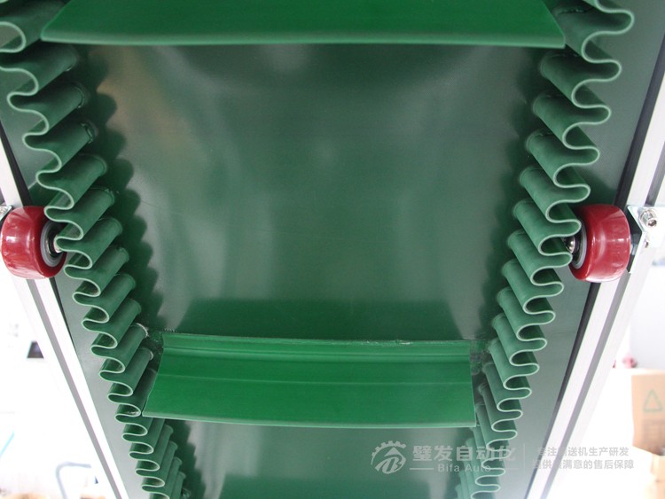 裙邊擋板爬坡輸送機 裙邊擋板爬坡輸送機