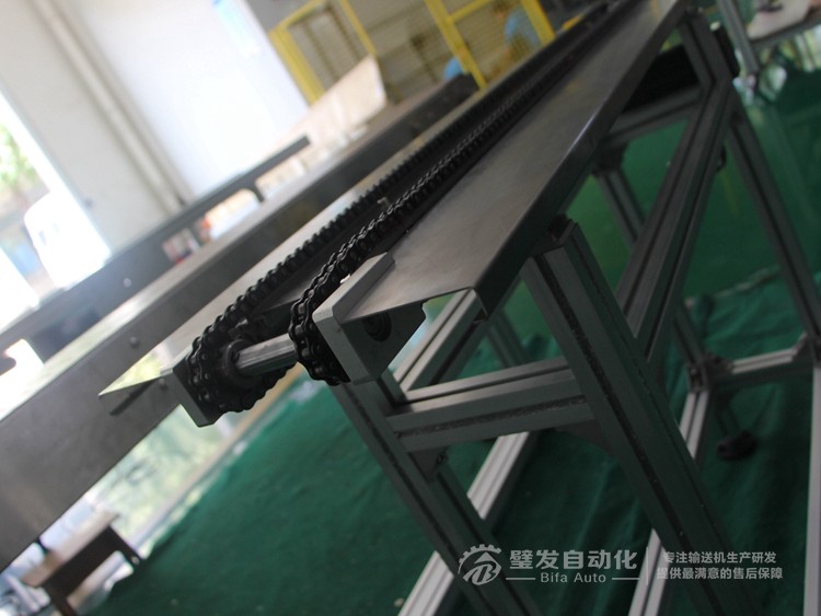 兩側(cè)加工作臺非標鏈條輸送機 兩側(cè)加工作臺非標鏈條輸送機